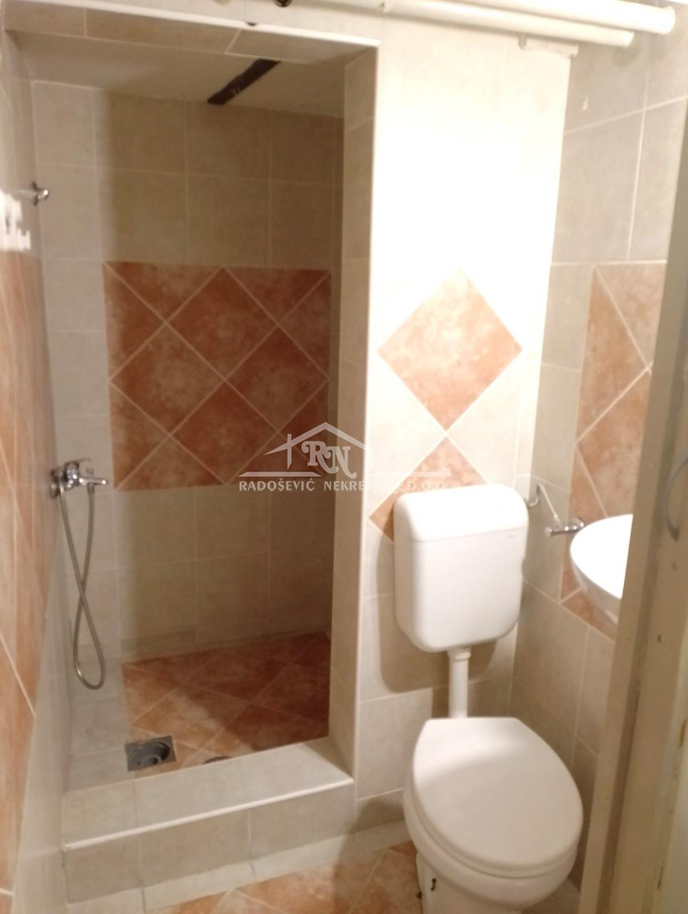 Slika 5 - Mirka Poštića, Jednosoban stan za izdavanje, 30m2, 290€