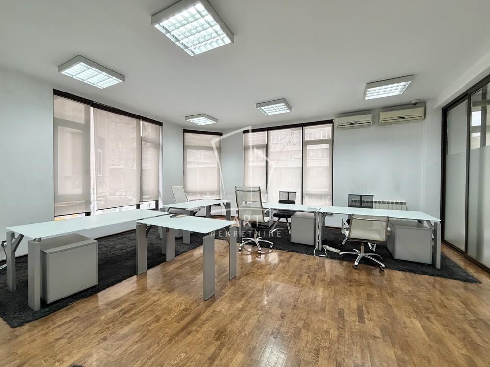 Slika 1 - 27. marta,  Lokal na prodaju, 105m2, 379.000€