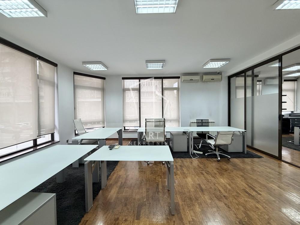 Slika 4 - 27. marta,  Lokal na prodaju, 105m2, 379.000€