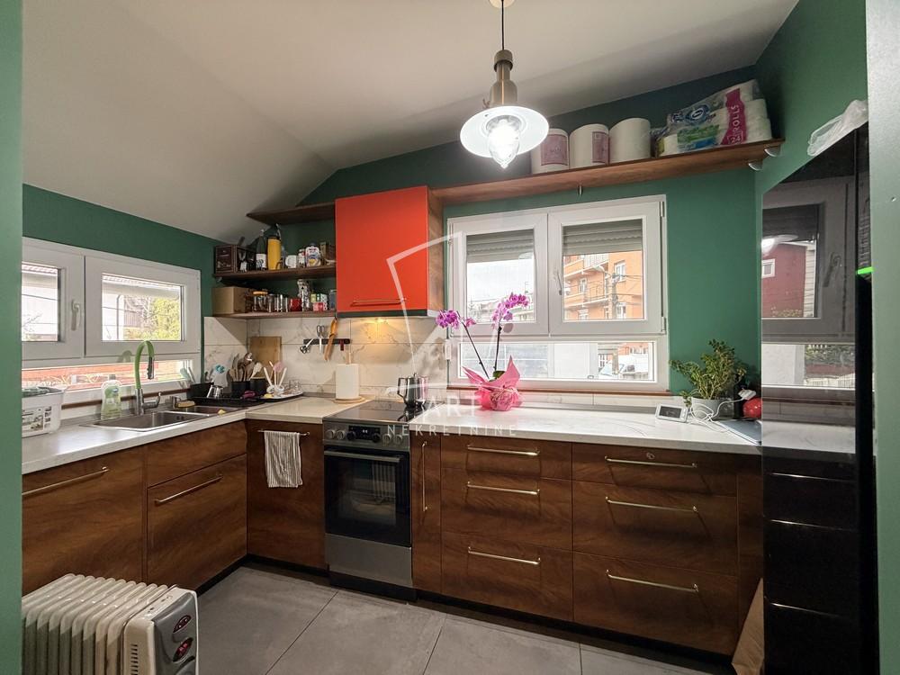 Slika 11 - Vojvode Vlahovića,  Kuća na prodaju, 273m2, 525.000€