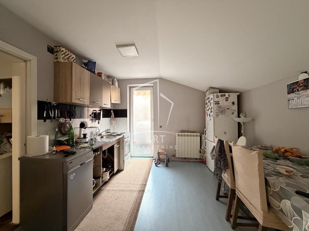 Slika 8 - Vojvode Vlahovića,  Kuća na prodaju, 273m2, 525.000€