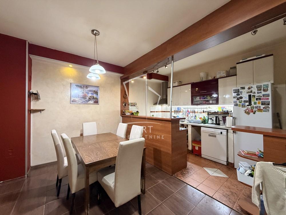 Slika 1 - Vojvode Vlahovića,  Kuća na prodaju, 273m2, 525.000€