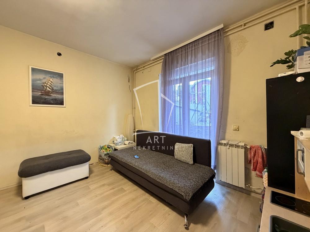 Slika 3 - Vojvode Vlahovića,  Kuća na prodaju, 273m2, 525.000€