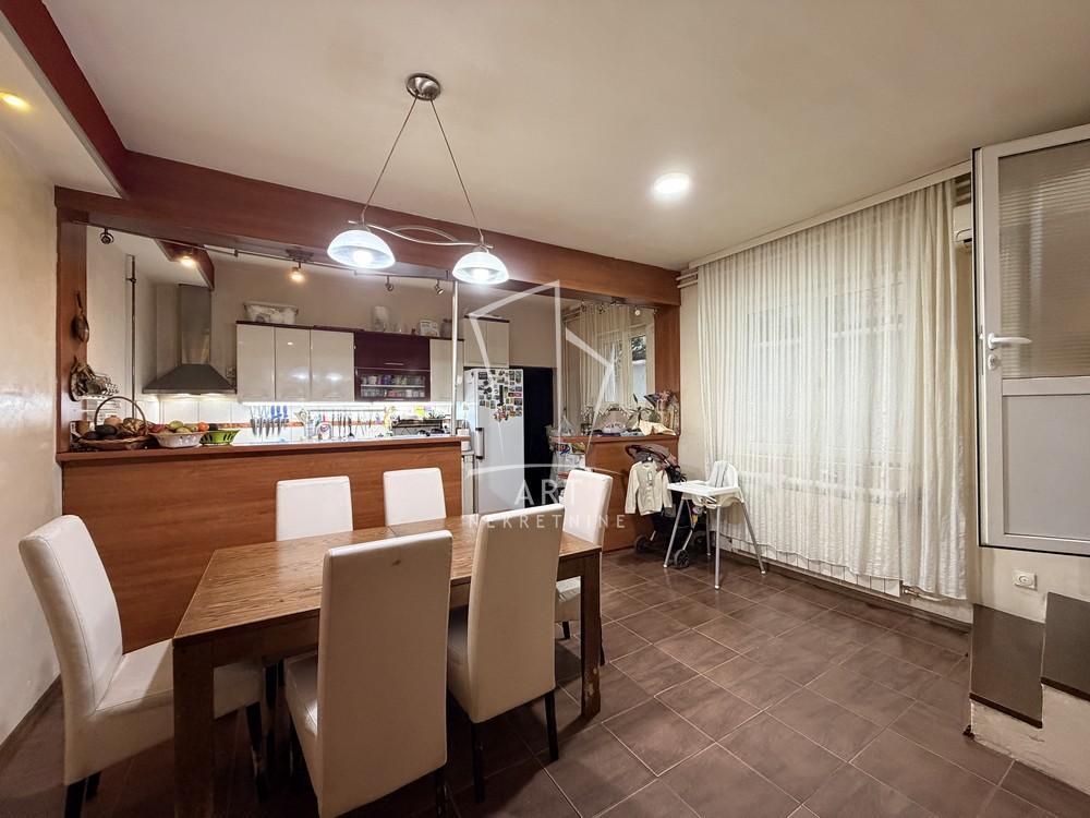 Glavna slika -Vojvode Vlahovića,  Kuća na prodaju, 273m2, 525.000€