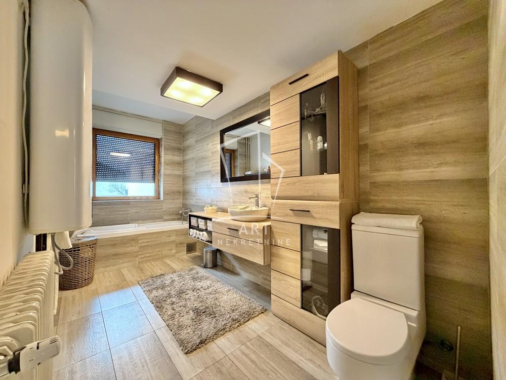 Slika 11 - Jablanička,  Kuća na prodaju, 234m2, 1.290.000€