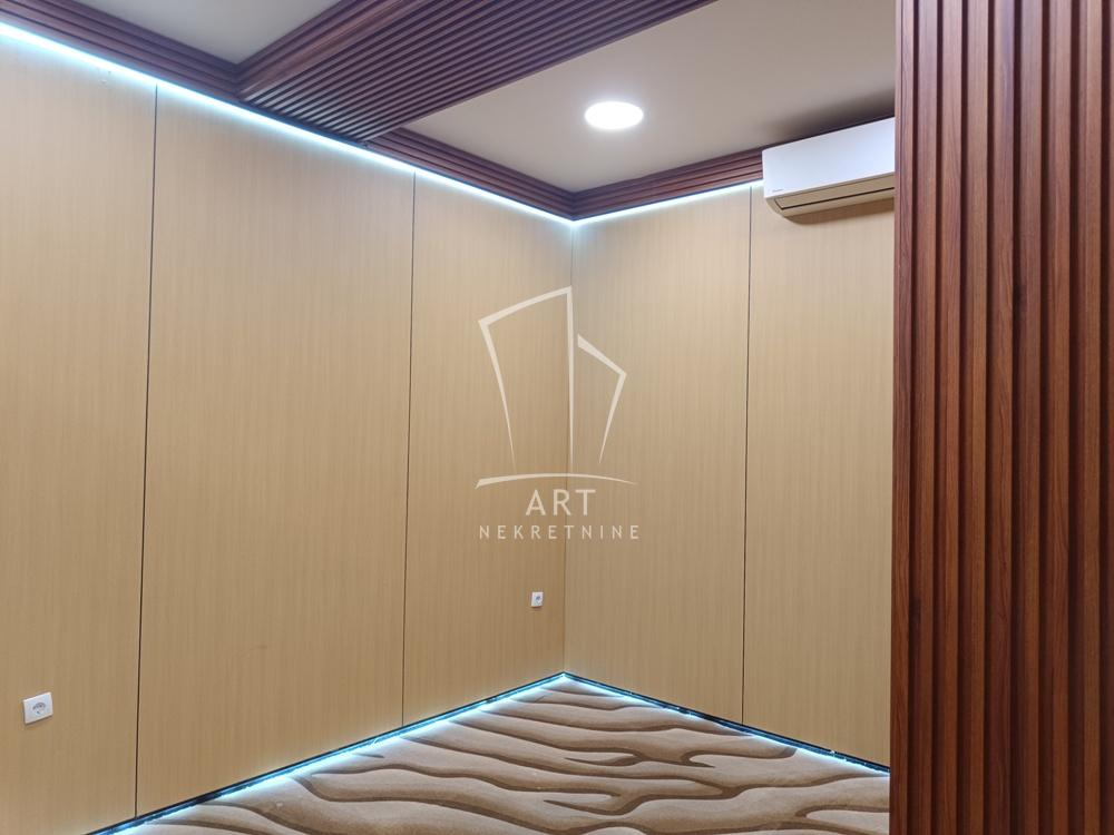 Slika 2 - Surčinska,  Lokal na prodaju, 155m2, 310.000€