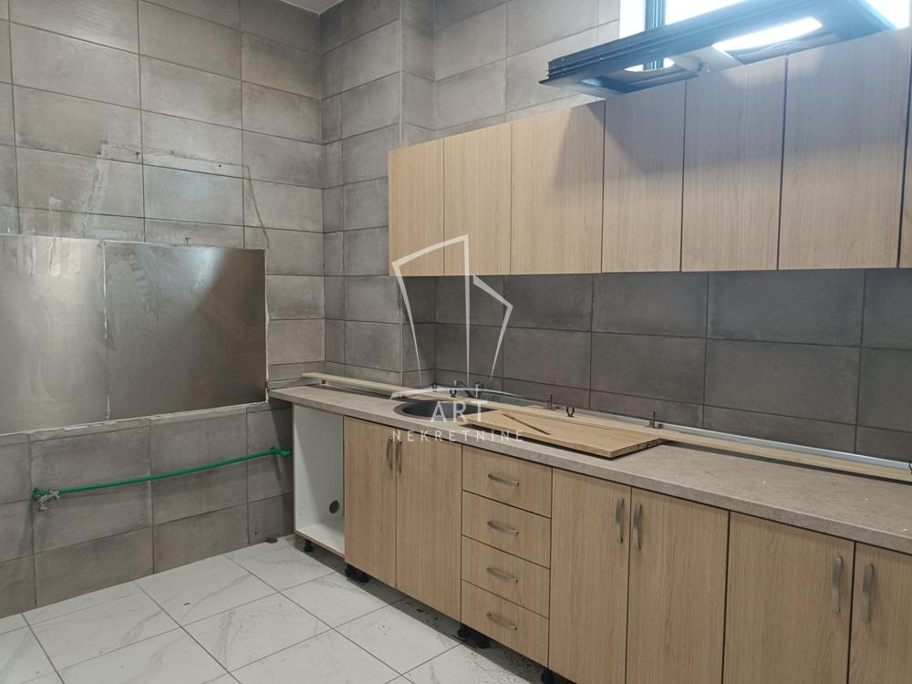 Slika 6 - Surčinska,  Lokal na prodaju, 155m2, 310.000€