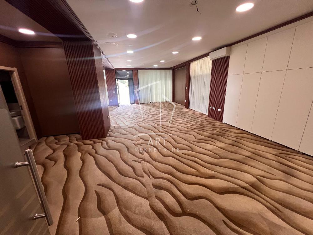 Glavna slika -Surčinska,  Lokal na prodaju, 155m2, 310.000€