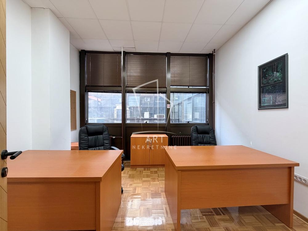 Slika 1 - Palmira Toljatija,  Lokal za izdavanje, 187m2, 2.800€