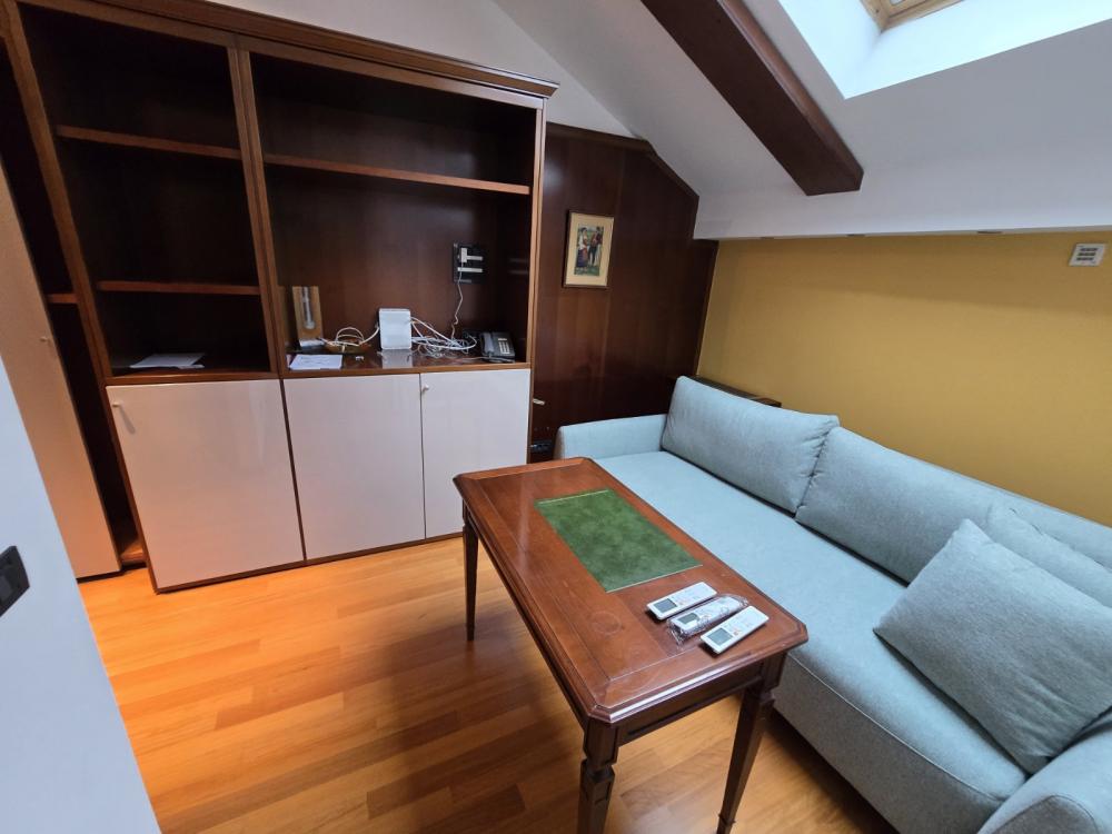 Slika 11 - Knez Mihailova, Šestosoban stan za izdavanje, 210m2, 3.500€