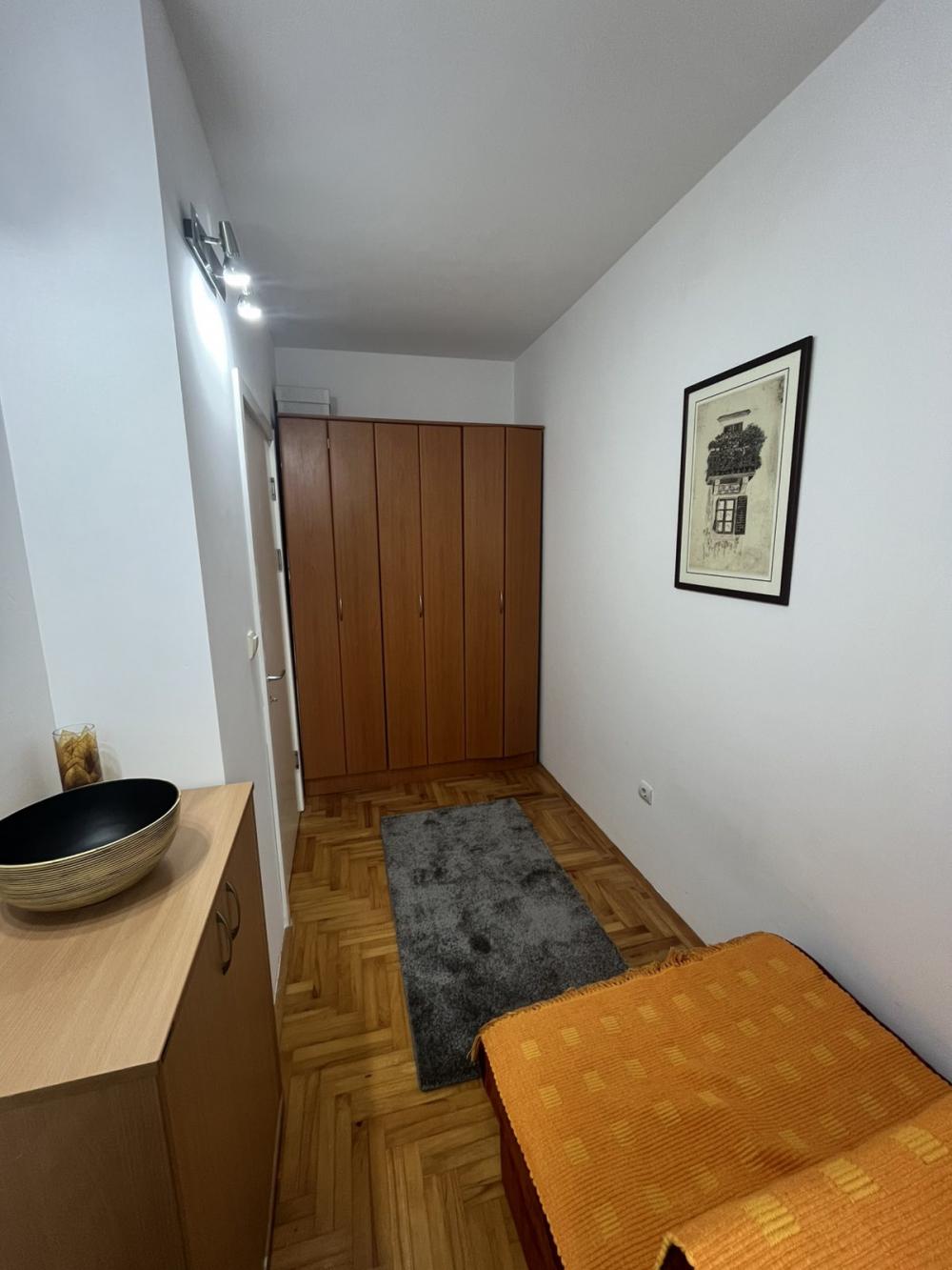 Slika 8 - Dimitrija Tucovića, Jednosoban stan za izdavanje, 28m2, 400€