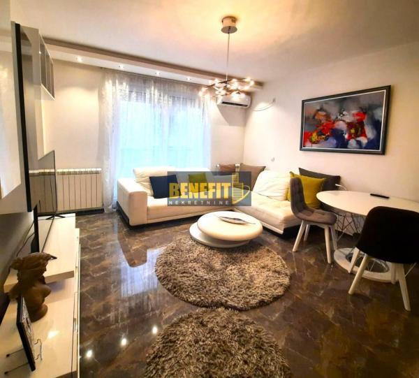 Glavna slika -Trosoban stan za izdavanje, 61m2, 1.000€