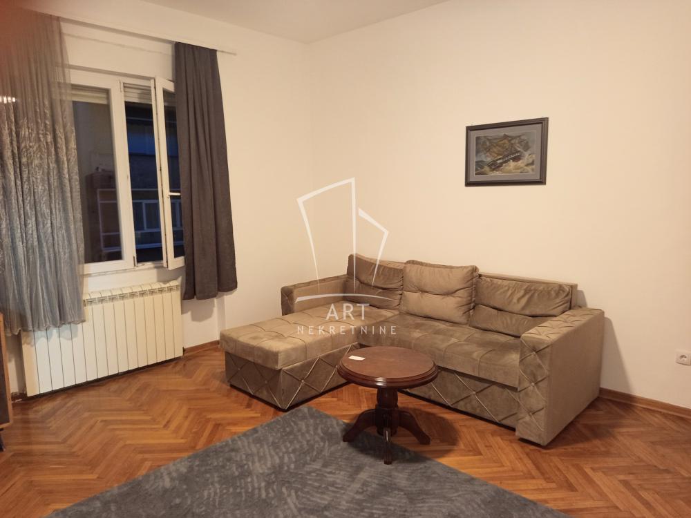 Slika 1 - Kralja Petra, Dvosoban stan za izdavanje, 75m2, 700€