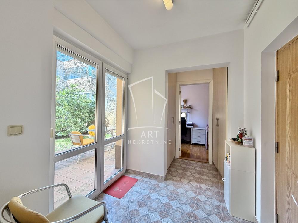 Slika 9 - Miće Orlovića,  Kuća na prodaju, 220m2, 790.000€