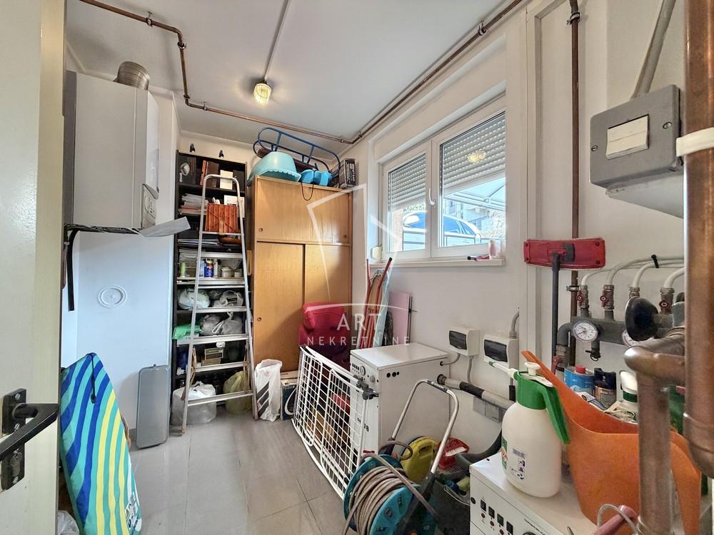 Slika 11 - Miće Orlovića,  Kuća na prodaju, 220m2, 790.000€