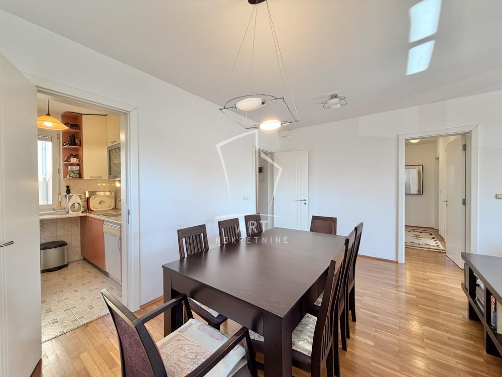 Slika 1 - Miće Orlovića,  Kuća na prodaju, 220m2, 790.000€