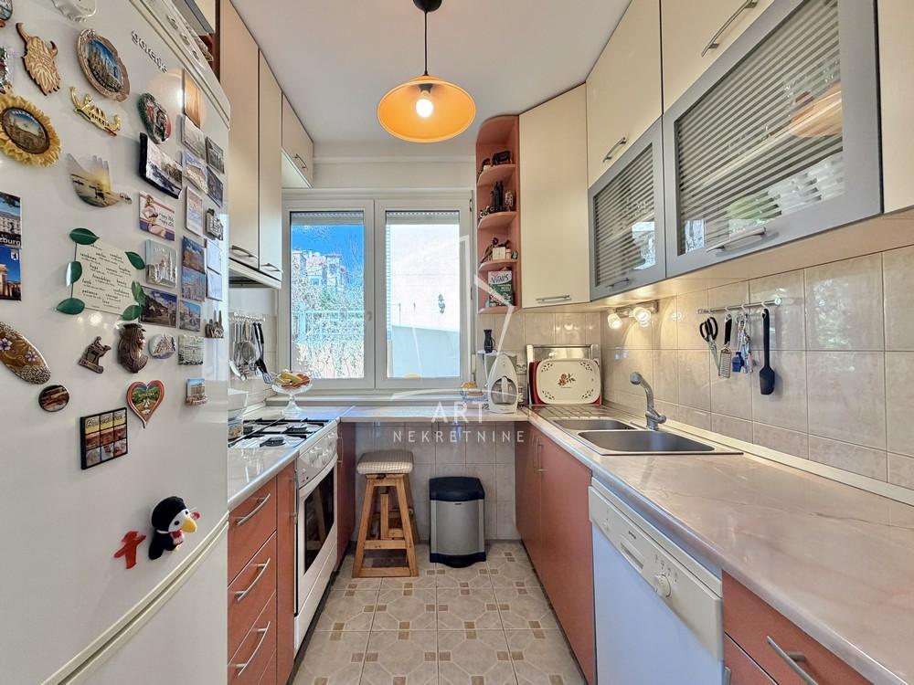 Slika 2 - Miće Orlovića,  Kuća na prodaju, 220m2, 790.000€