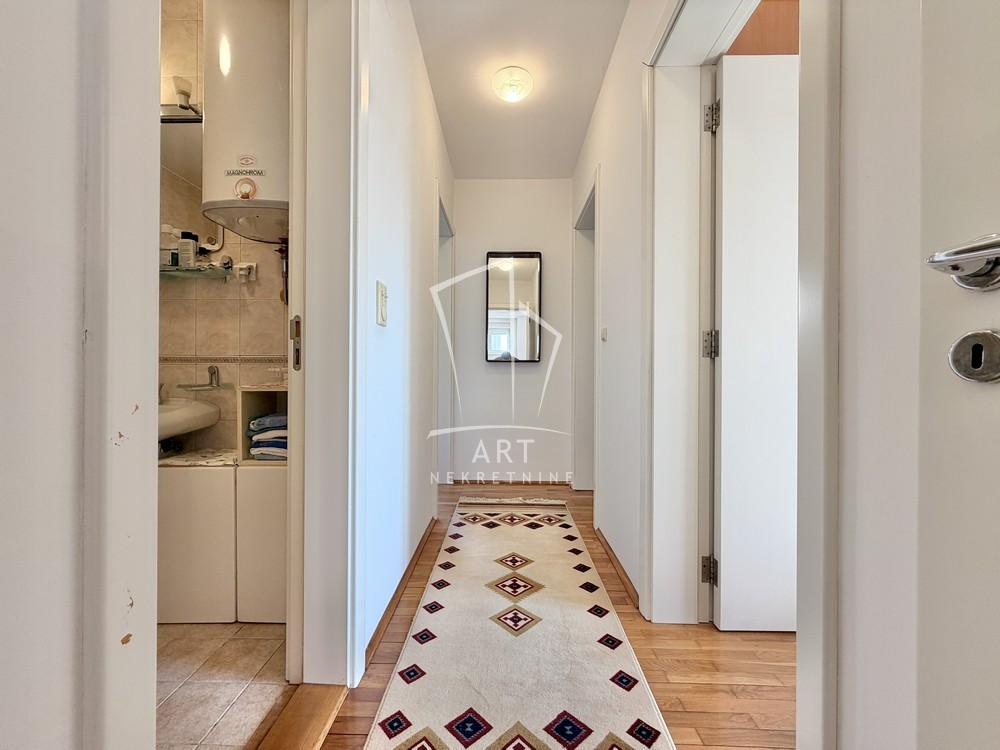 Slika 3 - Miće Orlovića,  Kuća na prodaju, 220m2, 790.000€