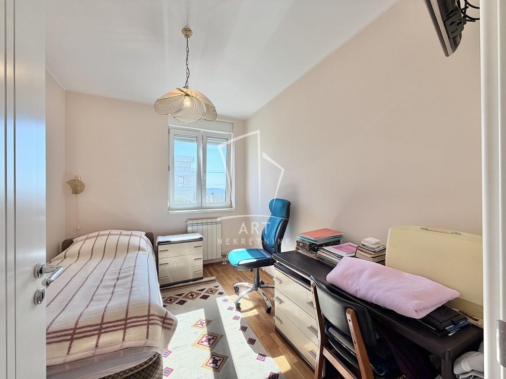 Slika 4 - Miće Orlovića,  Kuća na prodaju, 220m2, 790.000€