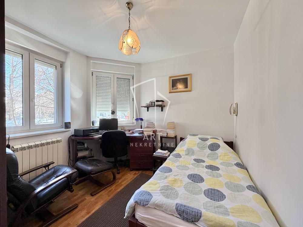 Slika 5 - Miće Orlovića,  Kuća na prodaju, 220m2, 790.000€