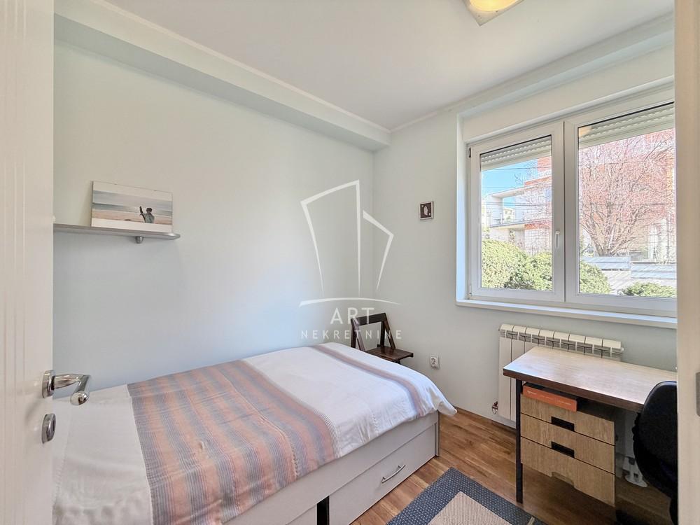 Slika 6 - Miće Orlovića,  Kuća na prodaju, 220m2, 790.000€