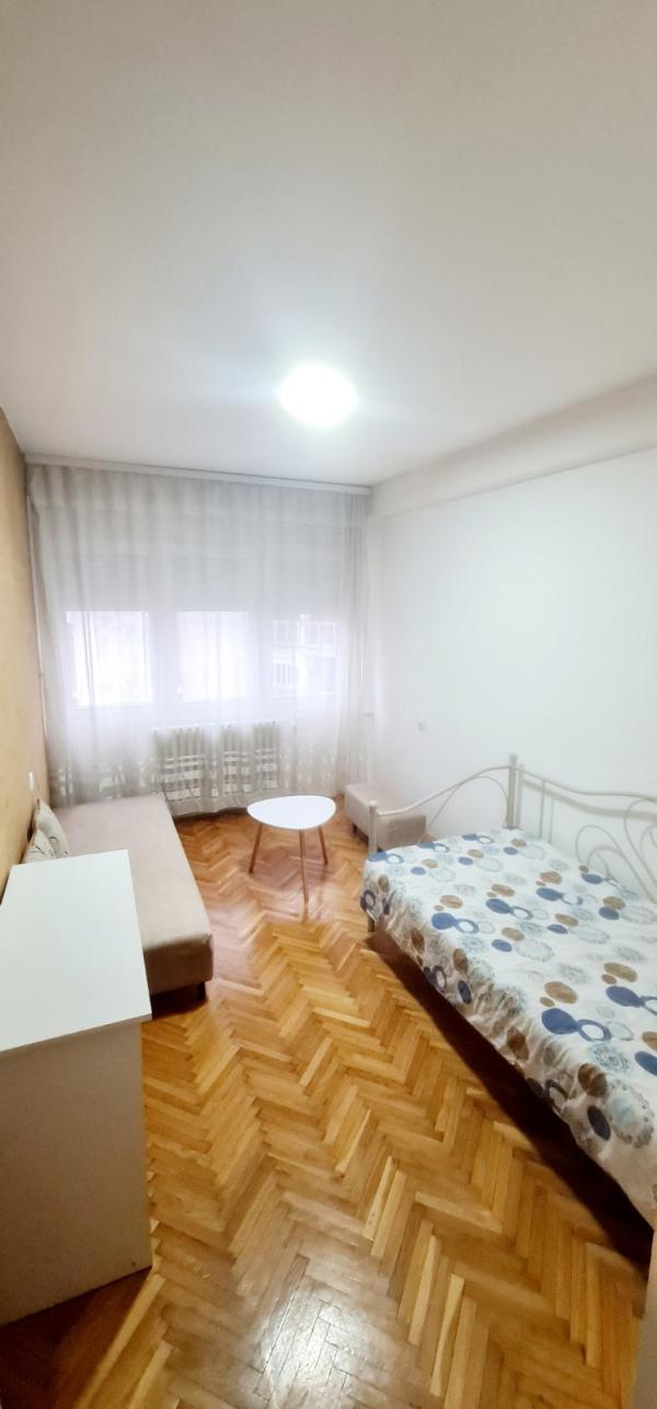 Slika 2 - Sinđelićev Trg 18/2, Trosoban stan za izdavanje, 82m2, 500€