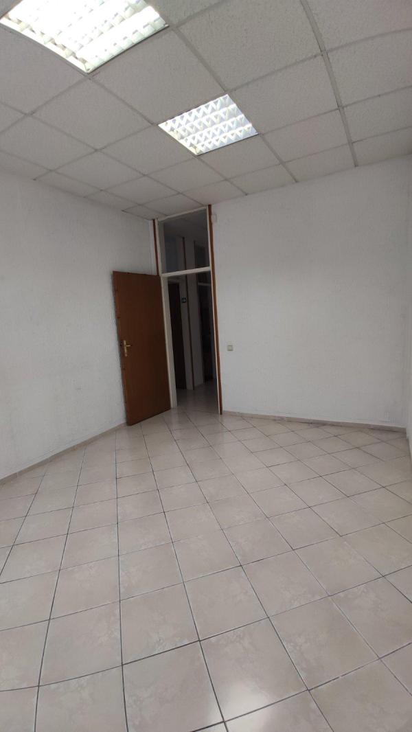 Slika 3 - Bulevar Arsenija Čarnojevića,  Lokal za izdavanje, 80m2, 950€