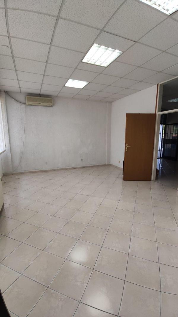 Slika 1 - Bulevar Arsenija Čarnojevića,  Lokal za izdavanje, 80m2, 950€