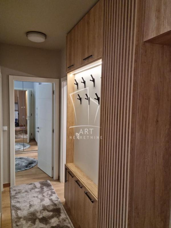 Slika 6 - Bulevar heroja sa Košara, Trosoban stan za izdavanje, 60m2, 1.200€