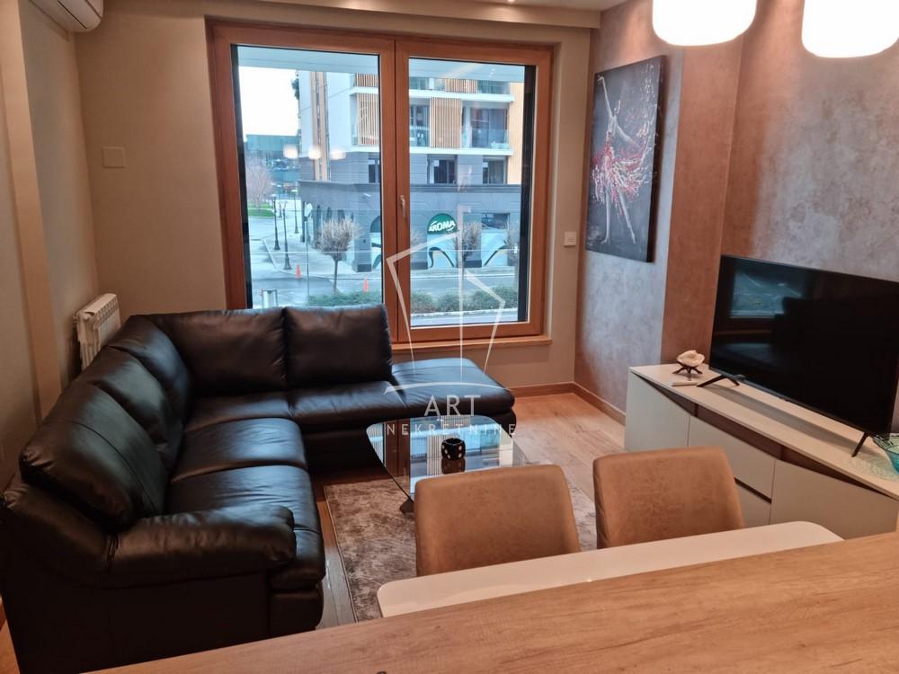 Slika 1 - Bulevar heroja sa Košara, Trosoban stan za izdavanje, 60m2, 1.200€