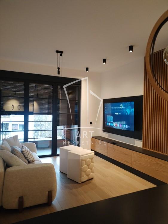 Slika 2 - Cara Uroša, Jednoiposoban stan za izdavanje, 46m2, 1.000€