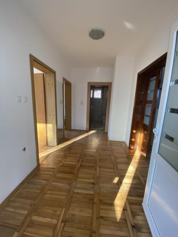 Slika 3 - Trosoban stan za izdavanje, 100m2, 600€