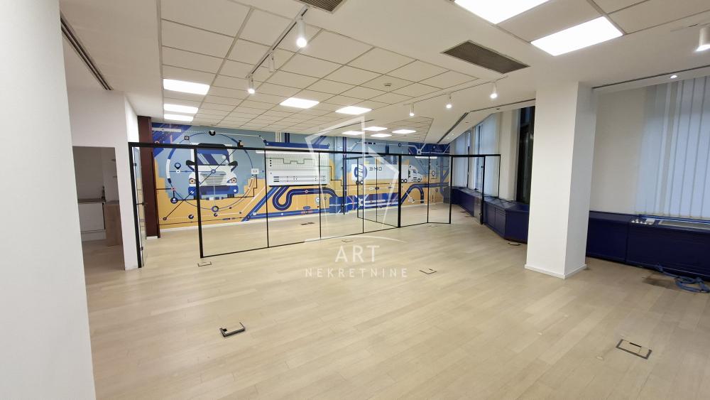 Slika 3 - Vladimira Popovića,  Lokal za izdavanje, 128m2, 1.920€