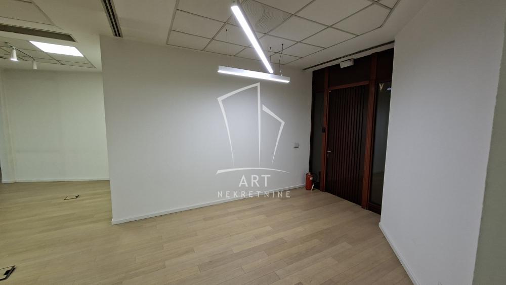 Slika 11 - Vladimira Popovića,  Lokal za izdavanje, 128m2, 1.920€