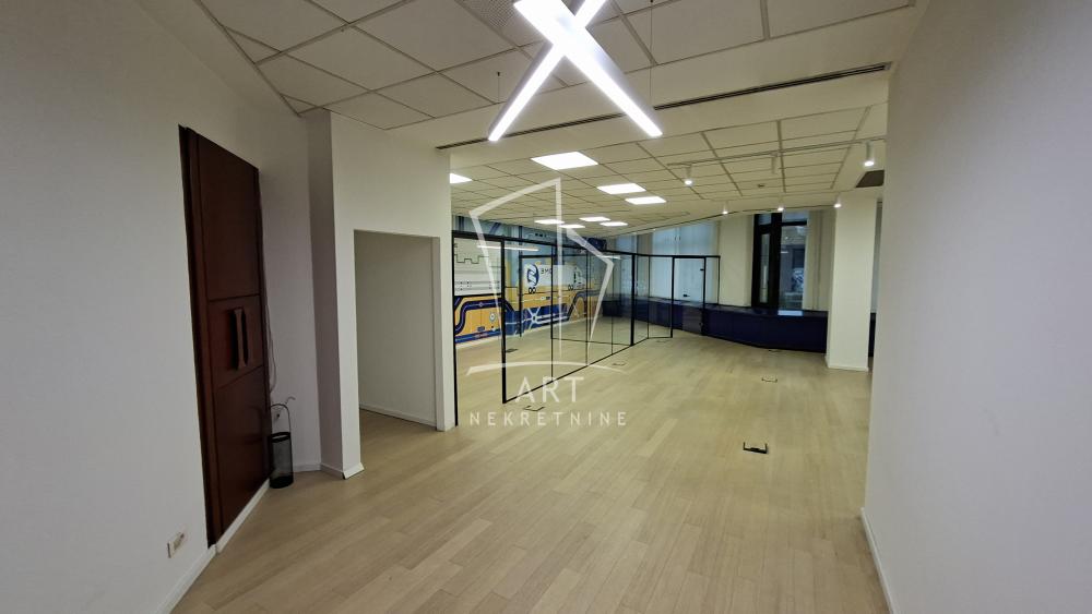 Slika 2 - Vladimira Popovića,  Lokal za izdavanje, 128m2, 1.920€