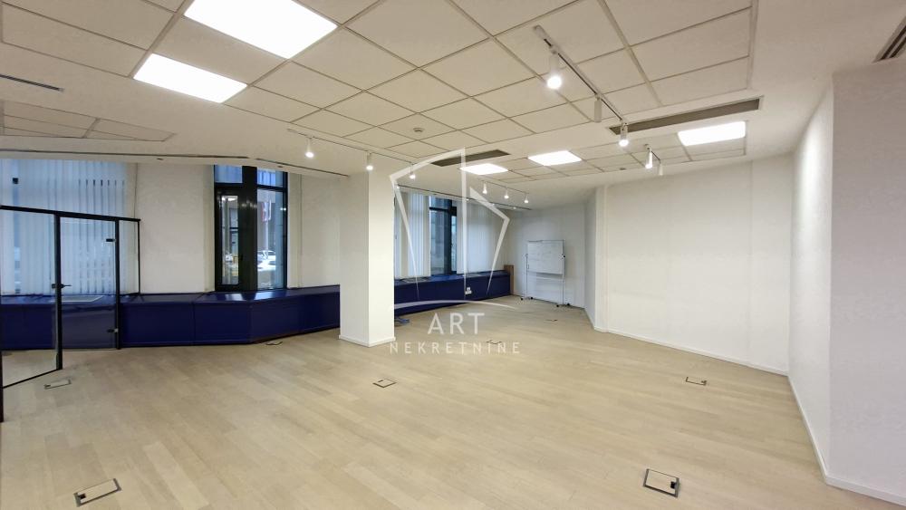 Slika 9 - Vladimira Popovića,  Lokal za izdavanje, 128m2, 1.920€