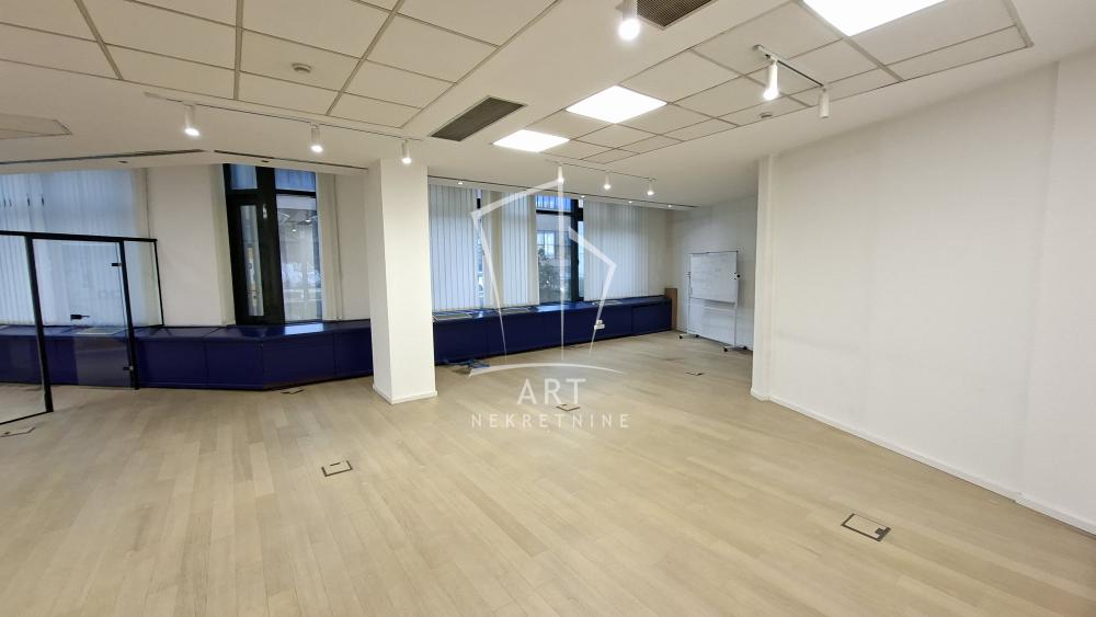 Slika 10 - Vladimira Popovića,  Lokal za izdavanje, 128m2, 1.920€