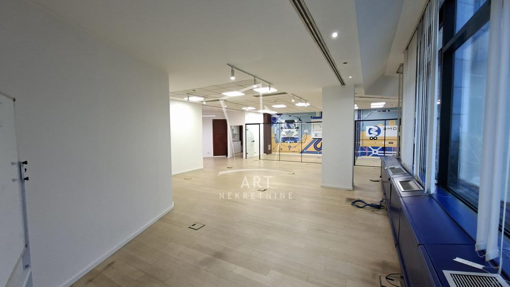 Slika 6 - Vladimira Popovića,  Lokal za izdavanje, 128m2, 1.920€