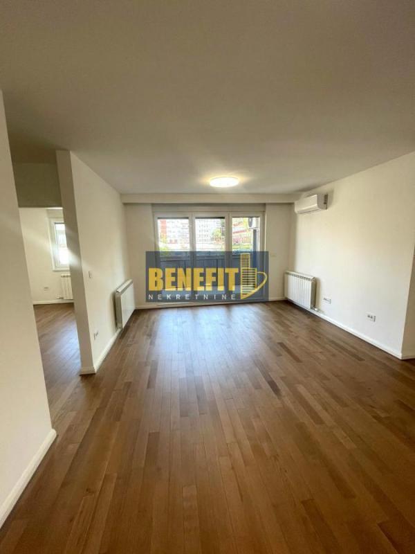 Glavna slika -Četvorosoban stan za izdavanje, 115m2, 1.200€