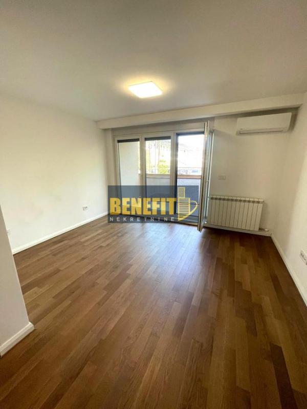 Slika 1 - Četvorosoban stan za izdavanje, 115m2, 1.200€