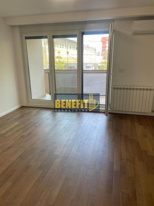 Slika 2 - Četvorosoban stan za izdavanje, 115m2, 1.200€