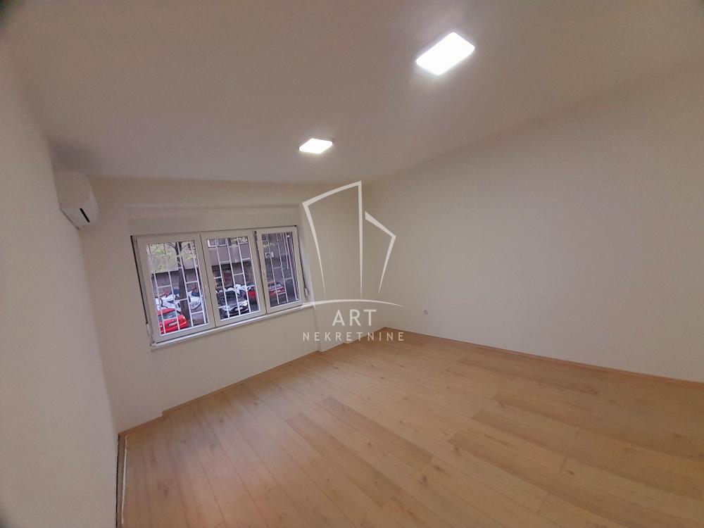 Slika 3 - Palmotićeva,  Lokal za izdavanje, 42m2, 700€