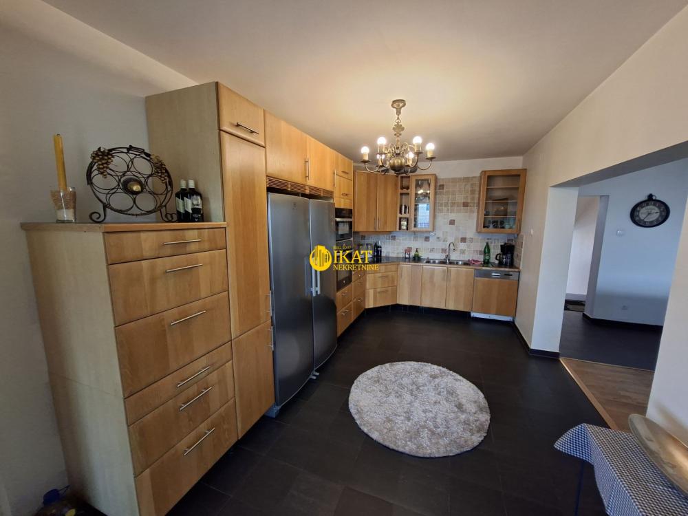 Slika 5 - Nabokovljeva, Kuća na prodaju, 250m2, 378.000€