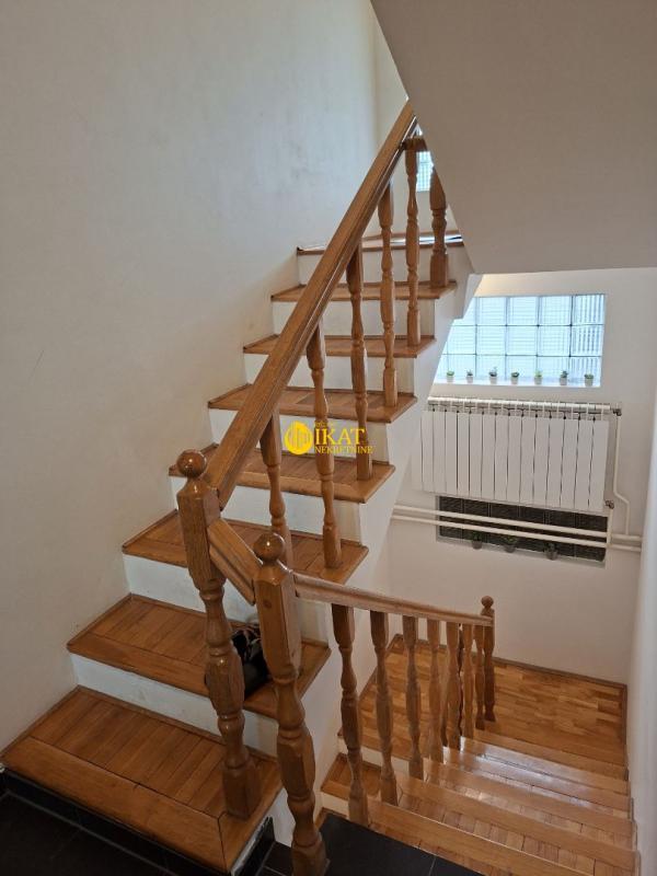 Glavna slika -Nabokovljeva, Kuća na prodaju, 250m2, 378.000€