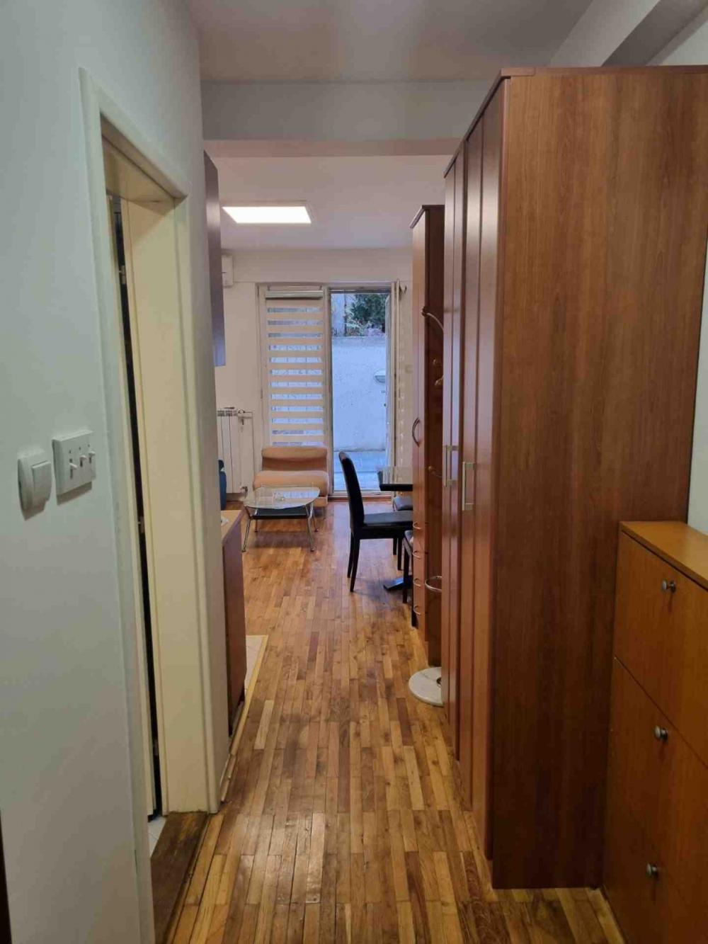 Slika 4 - Bulevar oslobođenja, Jednoiposoban stan za izdavanje, 30m2, 350€