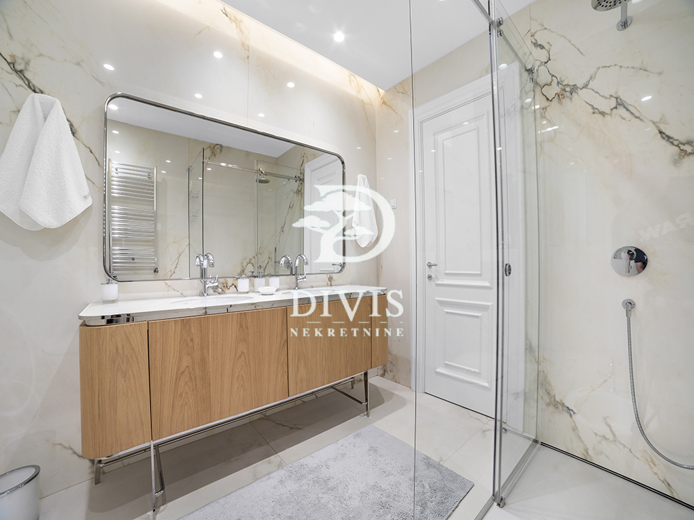 Slika 1 - Mome Kapora, Četvorosoban stan na prodaju, 207m2, 1.750.000€