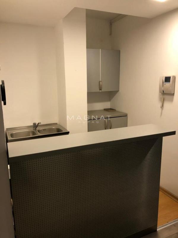 Slika 2 - Blagoja Parovića,  Lokal za izdavanje, 93m2, 1.000€