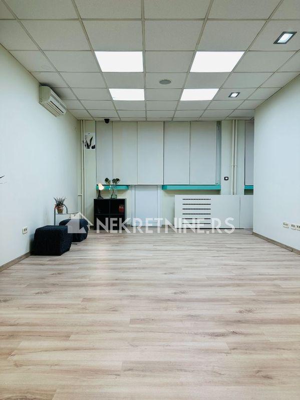 Slika 1 - Cara Uroša,  Lokal za izdavanje, 90m2, 1.500€