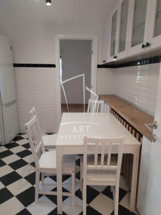 Slika 11 - Braće Jugovića, Petosoban stan za izdavanje, 100m2, 1.800€