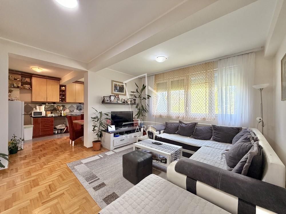 Slika 1 - Sretena Mladenovića Mike, Četvorosoban stan na prodaju, 61m2, 195.000€